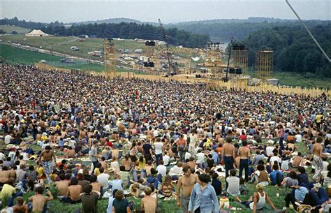 topless at woodstock|69 Wild Woodstock Photos Thatll Transport You To。